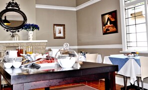 Free daily full breakfast  - Ginnegaap Guest House (Johannesburg)
