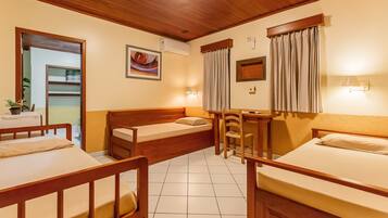 Standard Quadruple Room | Desk, bed sheets