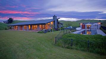 Standard Suite, Multiple Bedrooms, Non Smoking, Kitchen (Haumoana House) | Front of property – evening/night