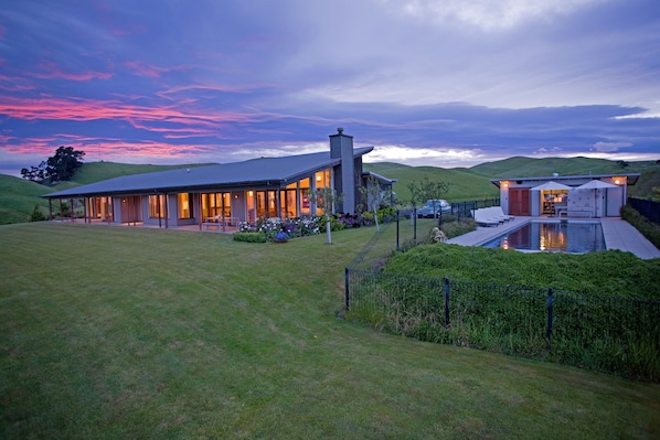 Standard Suite, Multiple Bedrooms, Non Smoking, Kitchen (Haumoana House) | Front of property – evening/night
