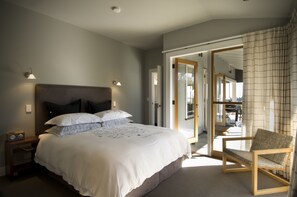 Standard-sviitti, 2 makuuhuonetta, tupakointi kielletty, keittiö (Villa 1) | Ylelliset vuodevaatteet, silitysrauta/-lauta, ilmaiset vauvansängyt