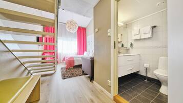 Chambre Familiale, 1 lit double et 1 canapé-lit, non-fumeurs (Standard) | Rideaux occultants, Wi-Fi gratuit, draps fournis