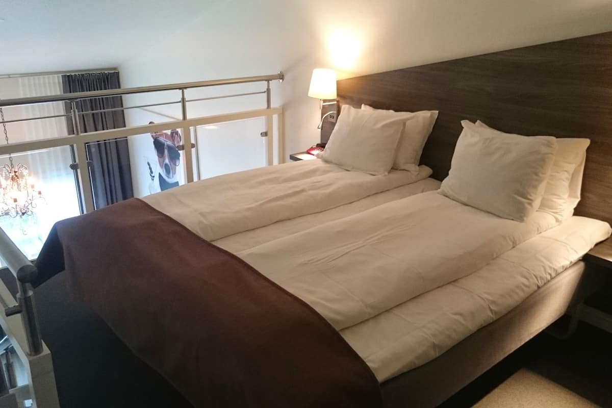 business room, non smoking | 1 bedroom, blackout curtains, free wifi, bed sheets