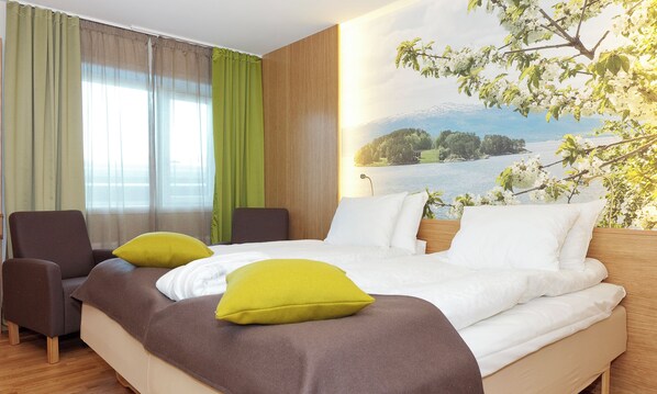 Blackout drapes, free WiFi, bed sheets, wheelchair access - Frich´s Hotel Surnadal (Surnadal)