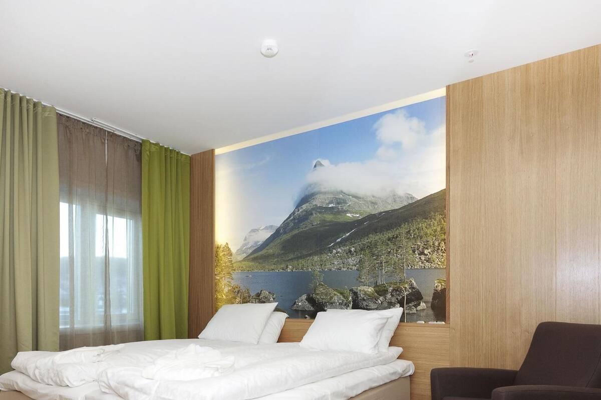 Blackout curtains, free WiFi, bed sheets