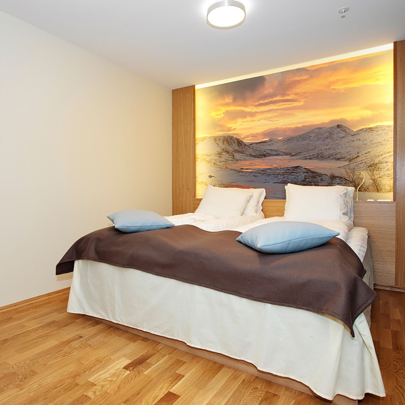 Habitación doble estándar | Cortinas blackout, wifi gratis y ropa de cama 