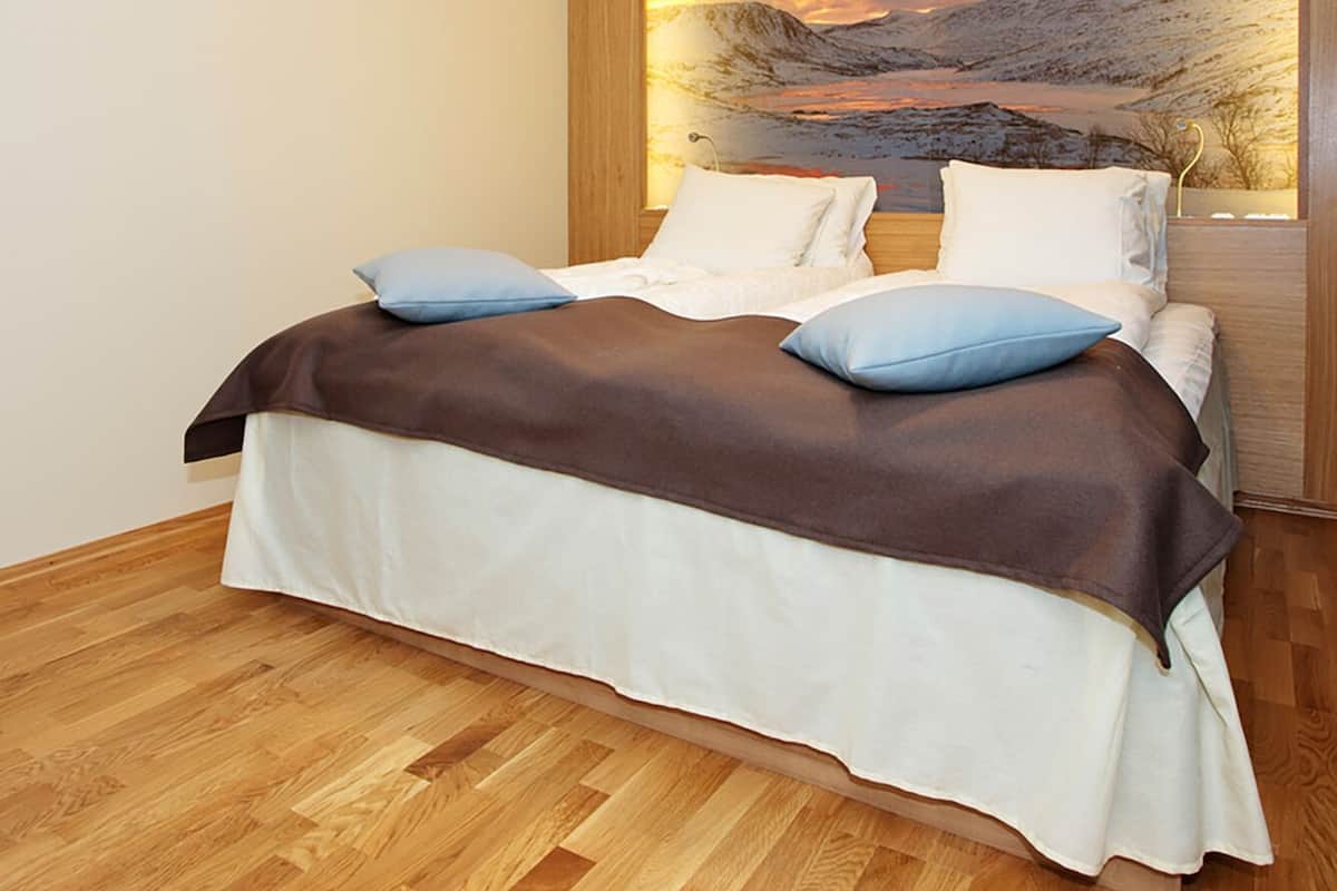 Dobbeltrom – standard | Blendingsgardiner, wi-fi (inkludert), sengetøy og rullestolvennlig