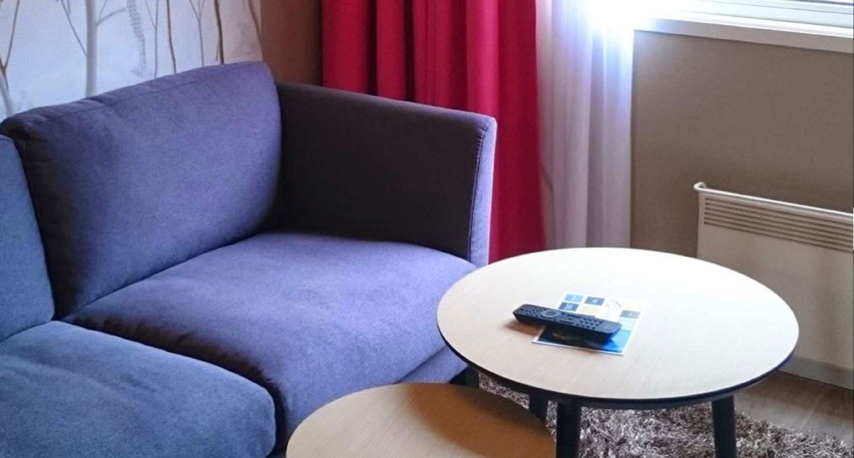 family room, 1 double bed, non smoking (standard) | living area | tv