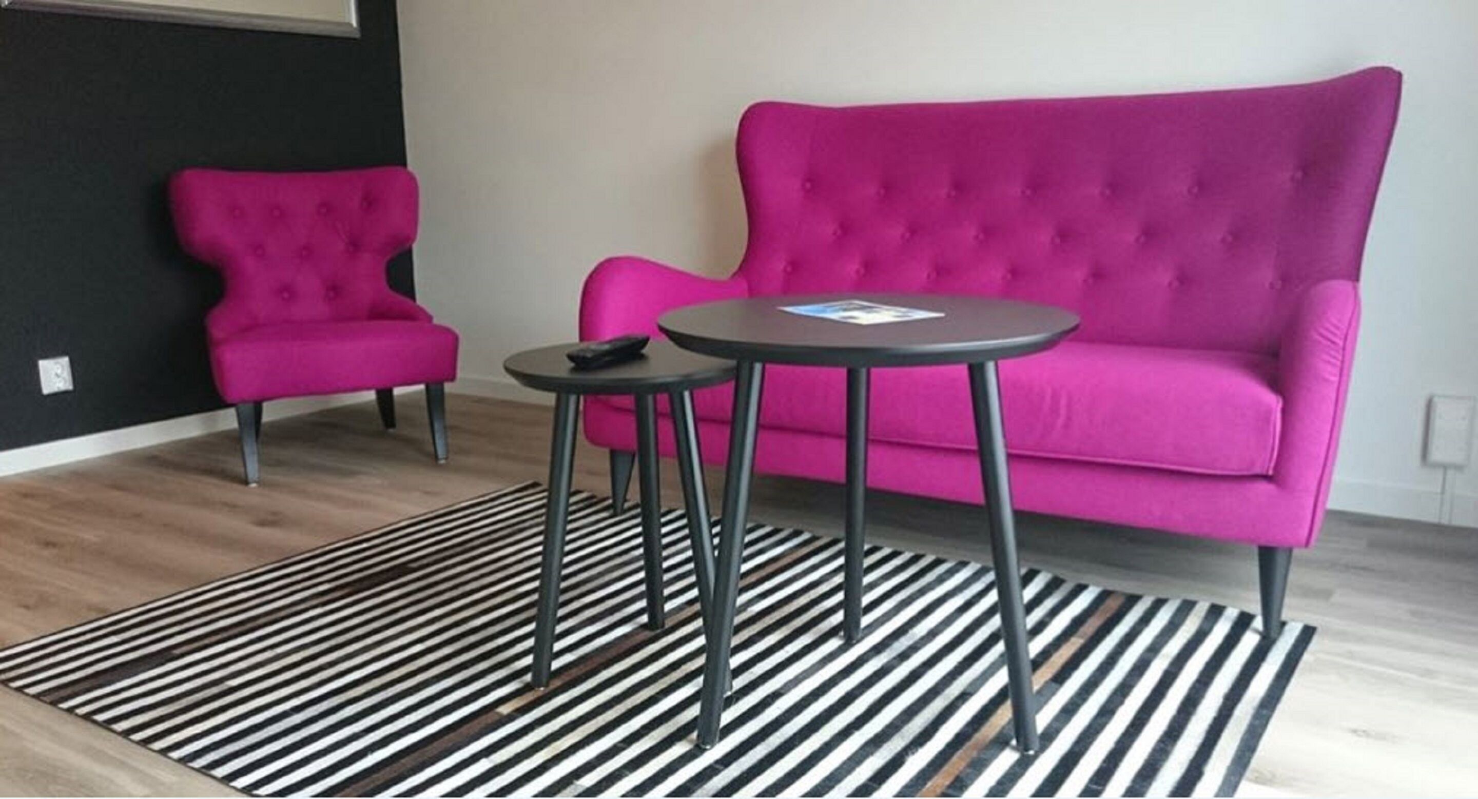 suite | living room | tv