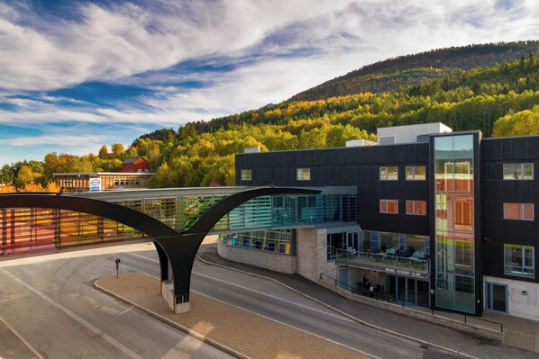 Front of property - Frich´s Hotel Surnadal (Surnadal)