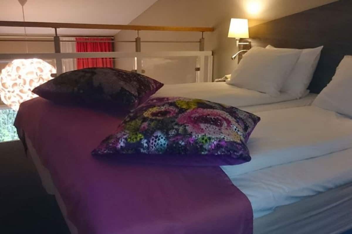 Blackout drapes, free WiFi, bed sheets, wheelchair access