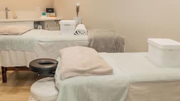 Couples treatment rooms, body treatments, aromatherapy