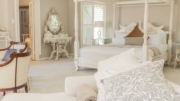 Deluxe Suite | Premium bedding, minibar, in-room safe, individually decorated