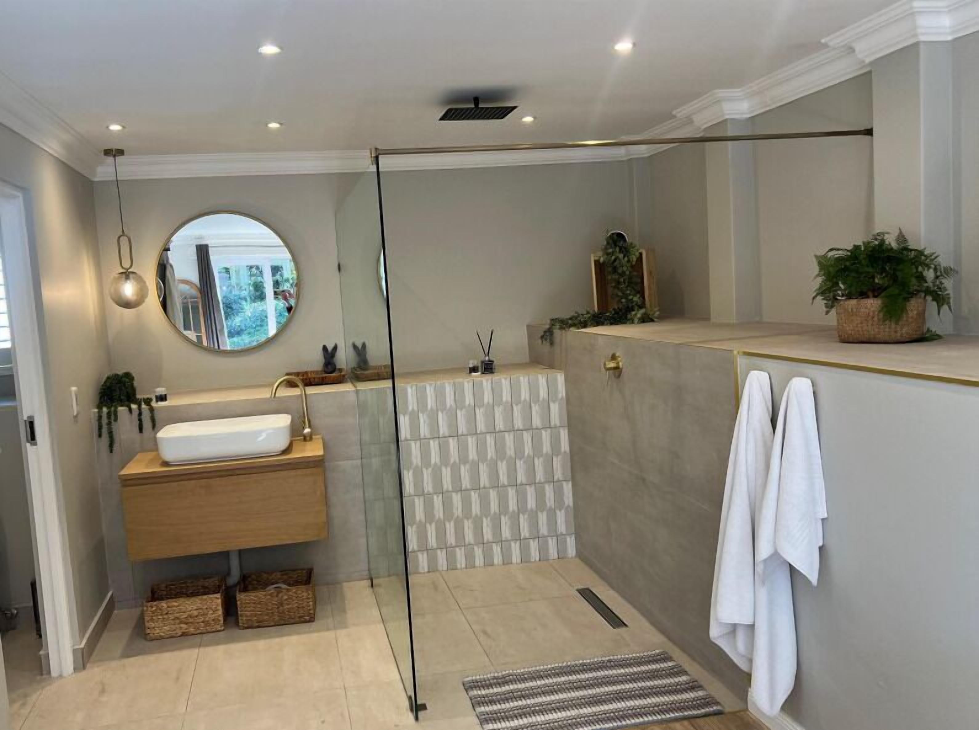 Standard Double Room | Peralatan tempat tidur premium, bar mini, peti besi dalam bilik 