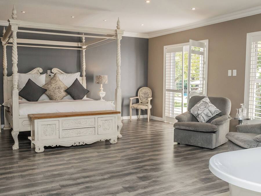 Ropa de cama de alta calidad y minibar