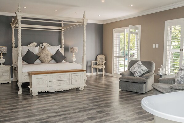 Premium bedding, minibar, in-room safe, individually decorated - Wesley Boutique Hotel & Spa (Sandton)