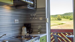 Studio Apartment with Balcony or Terrace | Private kitchen