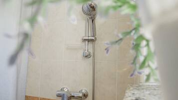 Studio Apartment with Balcony or Terrace | Bathroom | Shower, hair dryer, towels, soap