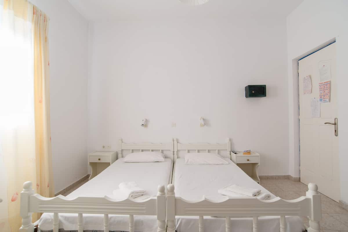 In-room safe, WiFi, bed sheets