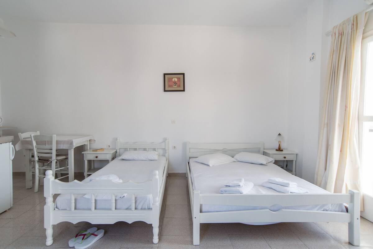 Standard-Dreibettzimmer | Zimmersafe, WLAN, Bettwäsche