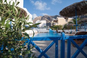 Outdoor pool, open 9 AM to 9 PM, pool umbrellas, sun loungers - Letta Studios (Santorini)