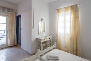 Standard Twin Room, 2 Single Beds - Letta Studios (Santorini)