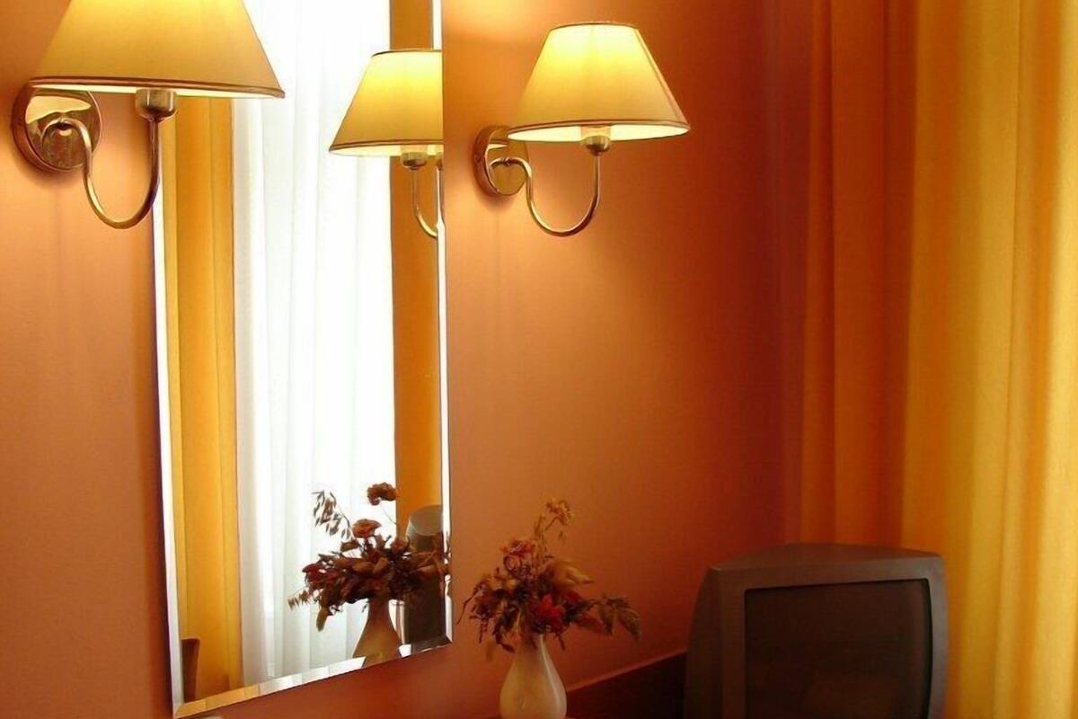 Minibar, desk, WiFi (free), bed sheets