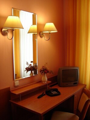 Minibar, desk, free WiFi, bed sheets - Hotel Aladin (Prague)