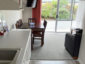 Apartment, 2 Bedrooms | Iron/ironing board, free WiFi, bed sheets - Jade Court Motor Lodge (Hokitika)
