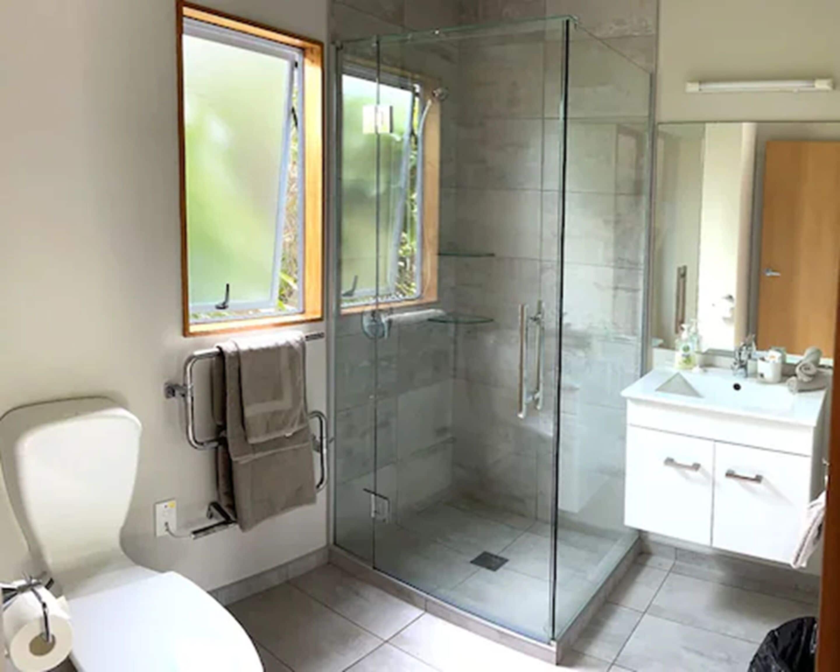 Apartment, 1 Bedroom | Bathroom | Hair dryer, towels