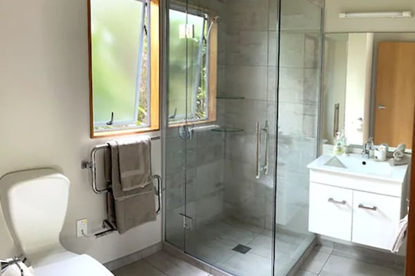 Apartment, 1 Bedroom | Bathroom | Hair dryer, towels