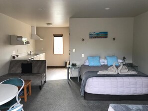 Iron/ironing board, free WiFi, bed sheets - Jade Court Motor Lodge (Hokitika)