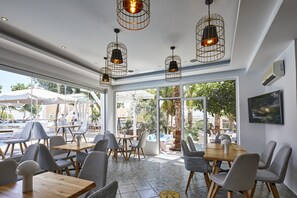 Lounge - Blue Sea Hotel (Santorini)