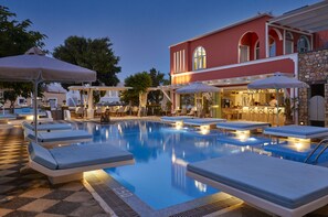 Poolside bar - Blue Sea Hotel (Santorini)