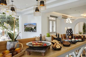 Daily buffet breakfast for a fee - Blue Sea Hotel (Santorini)