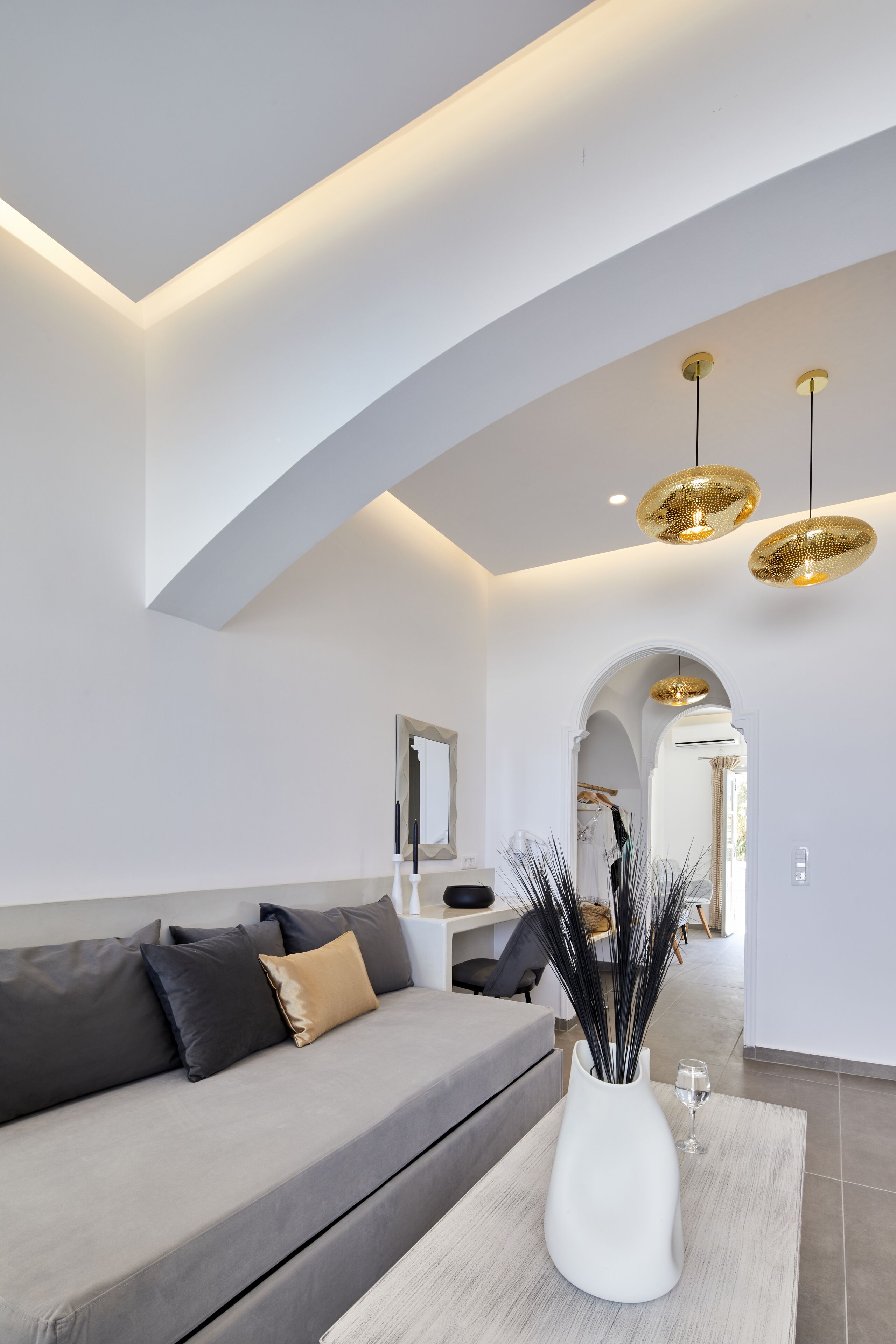 Executive Suite, Hot Tub (Outdoor) | Living room | TV