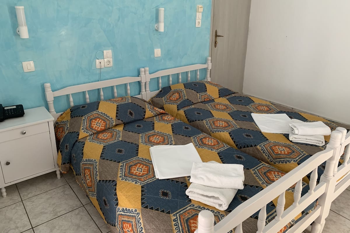 Standard Room | 1 bedroom, minibar, desk, soundproofing