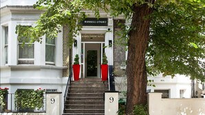 A building with a sign reading "Russell Court Hotel" at the entrance. - Mstay Russell Court Hotel (London)