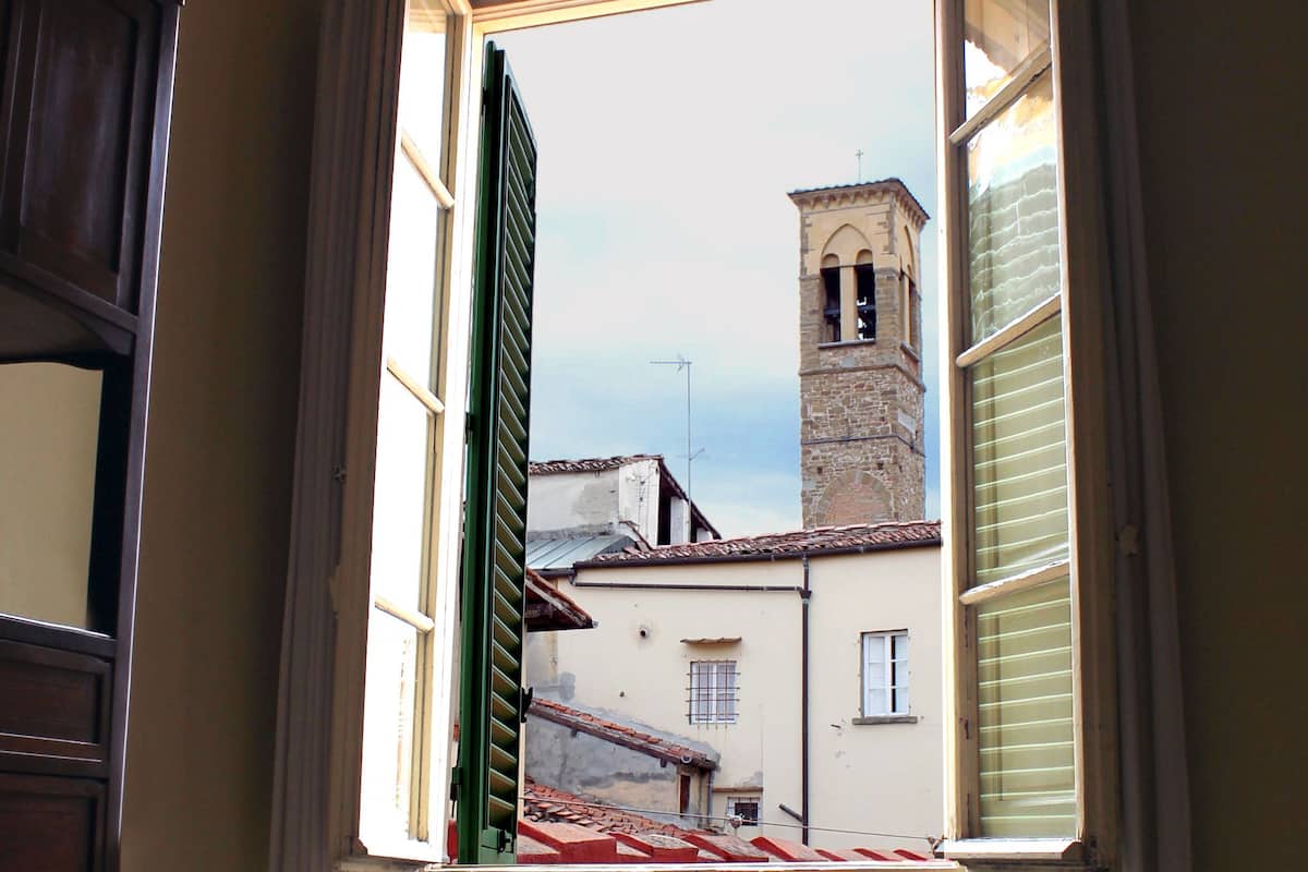 Camera con letto matrimoniale o 2 letti singoli, bagno in camera | Una scrivania, ferro/asse da stiro, Wi-Fi gratuito