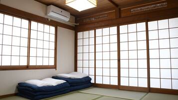 Habitación cuádruple estándar | Wifi gratis y ropa de cama