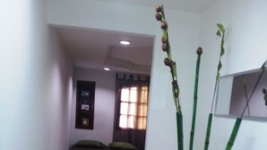 Busa memori, seterika/papan seterika, Wi-fi percuma 