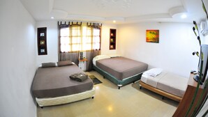 Quadruple Room, Private Bathroom (Coconut) | Busa memori, seterika/papan seterika, Wi-fi percuma 