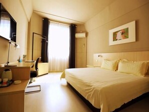 Desk, blackout drapes, iron/ironing board, free WiFi - Jinjiang Inn - Nantong Renmin Middle Road (Nantong)