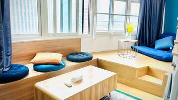 ห้องดีลักซ์, วิวแม่น้ำ | เครื่องนอนระดับพรีเมียม, เตียงพร้อมฟูกเสริมที่นอน, โต๊ะทำงาน