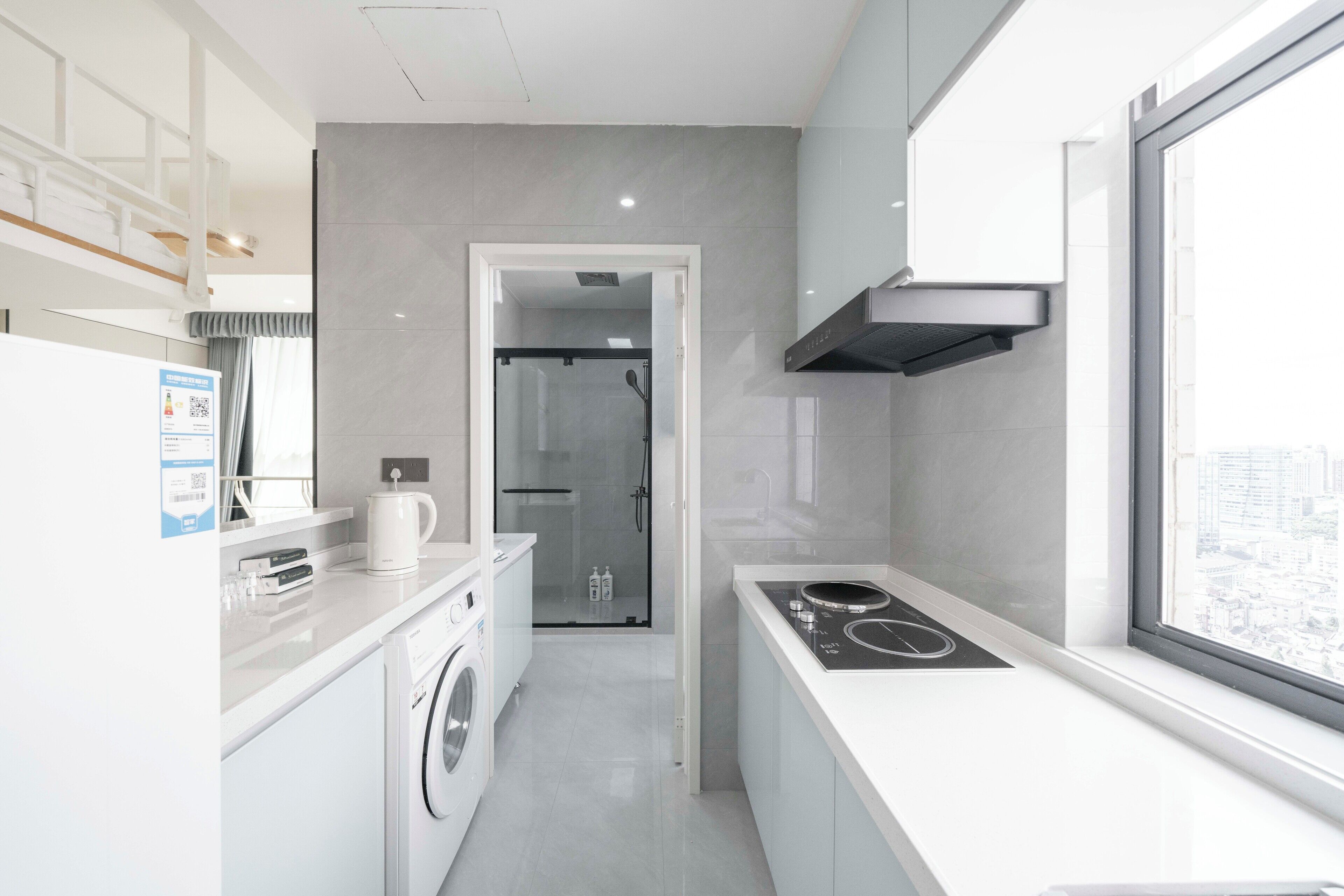 Luxury Room | Private kitchen | Fridge, microwave, stovetop, electric kettle