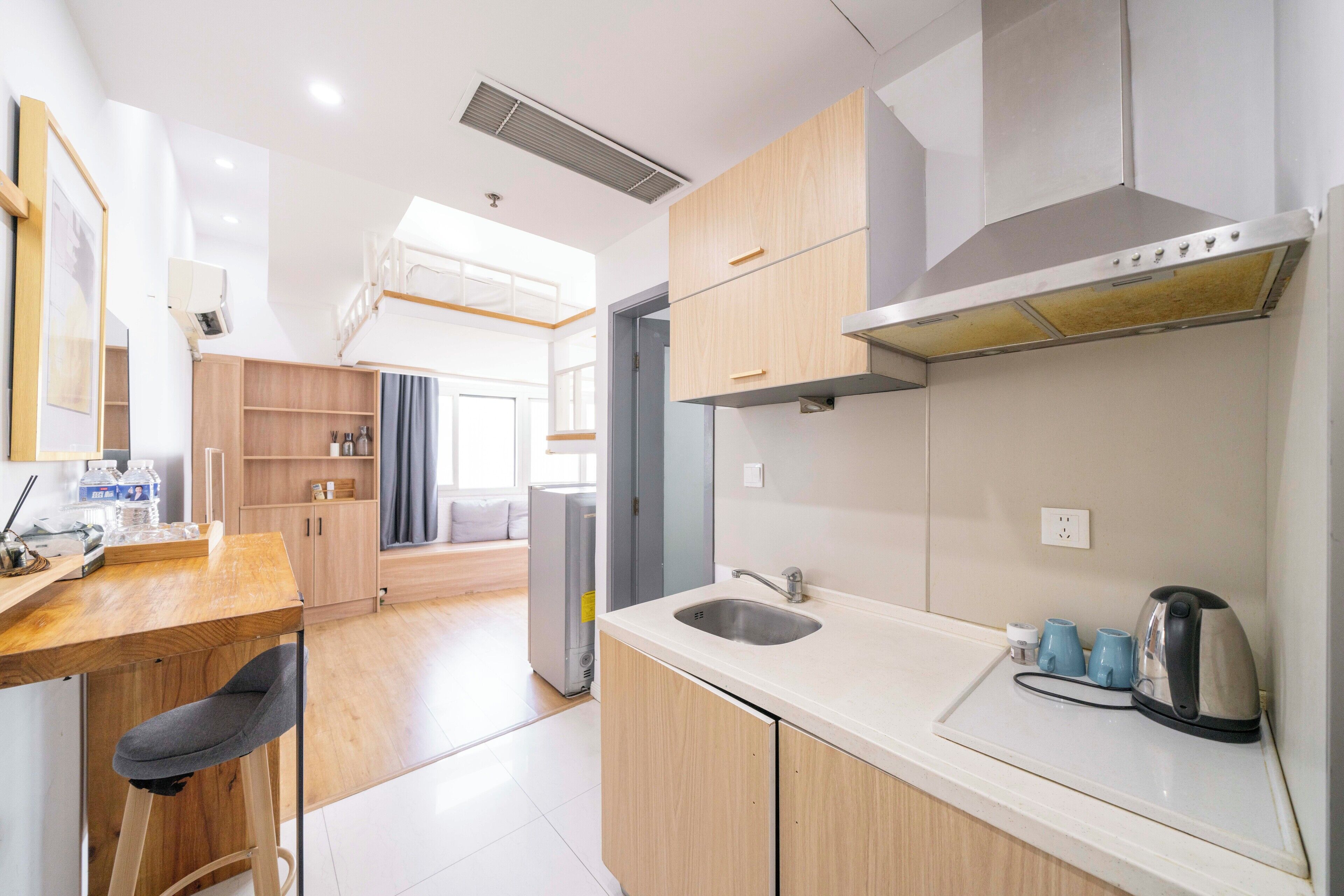 Ropa de cama de alta calidad, colchones con pillow-top y escritorio 