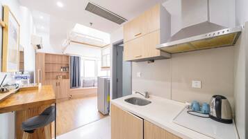 Family Room, River View | Premium bedding, pillowtop beds, desk, blackout drapes