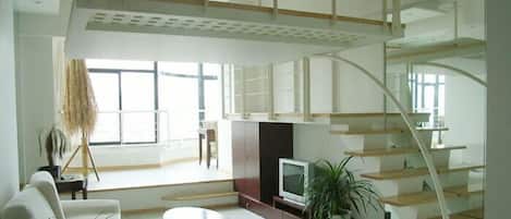 Family Room, River View | Premium bedding, pillowtop beds, desk, blackout drapes