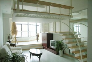 Family Room, River View | Premium bedding, pillowtop beds, desk, blackout drapes