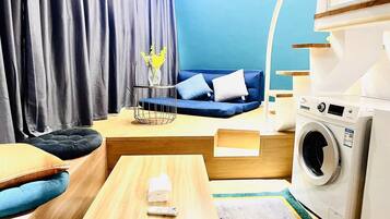 Ropa de cama de alta calidad, colchones con pillow-top y escritorio